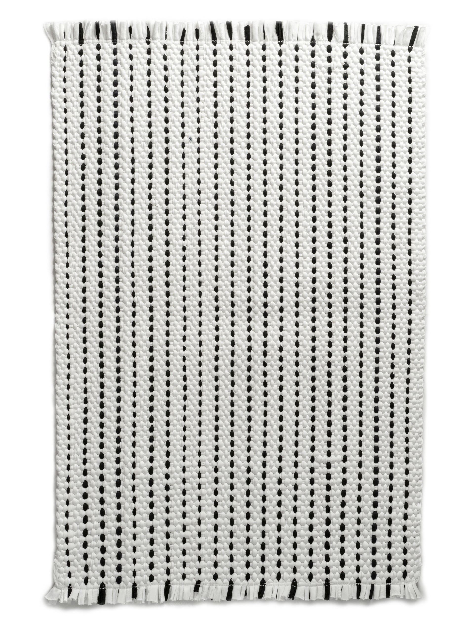 Novato White Black