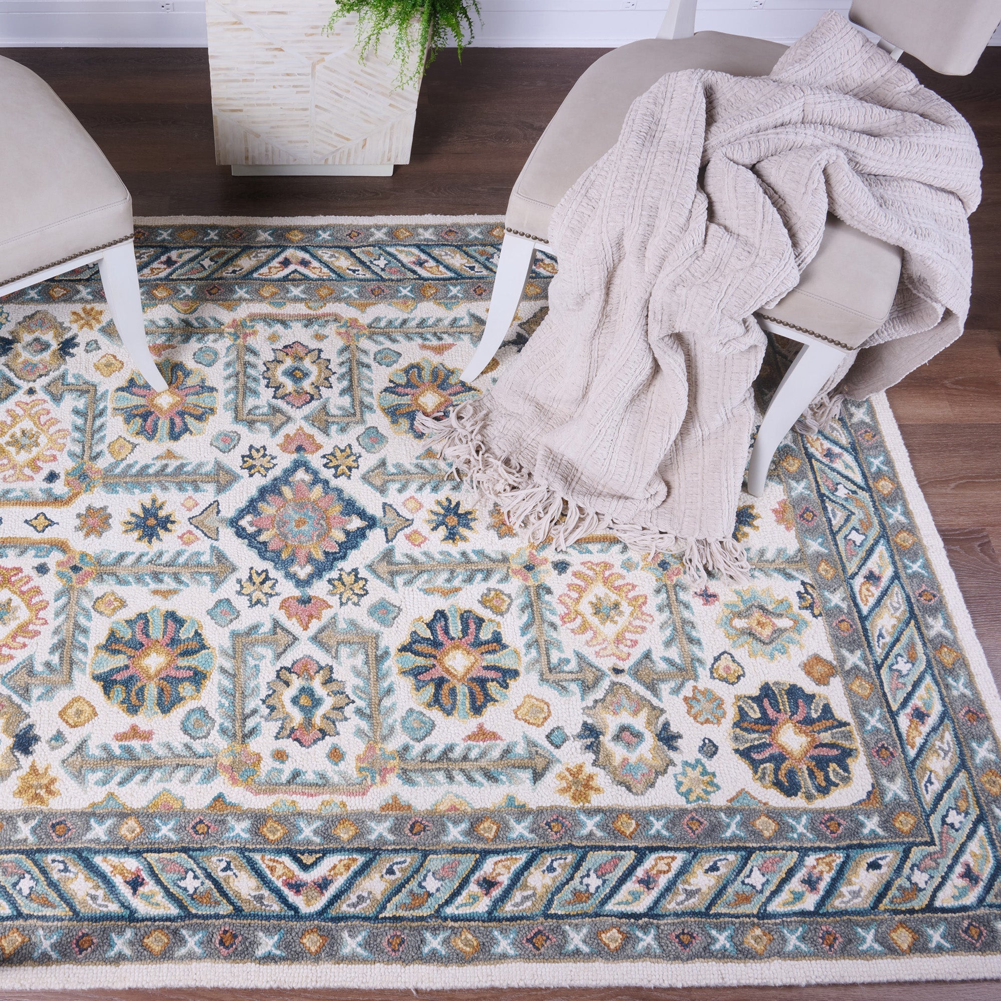 Avanti-Villa Ivory Multi Hand Tufted Rug Rectangle image